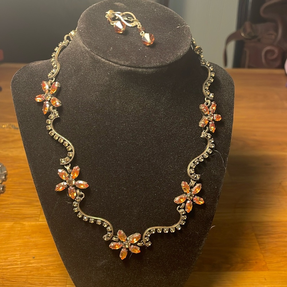 Elegant Floral Necklace with Light Brown/Orange Stones with Earrings